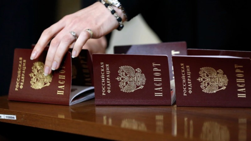 ইউক্রেনের দক্ষিণাঞ্চলীয় বাসিন্দাদের পাসপোর্ট দিচ্ছে রাশিয়া