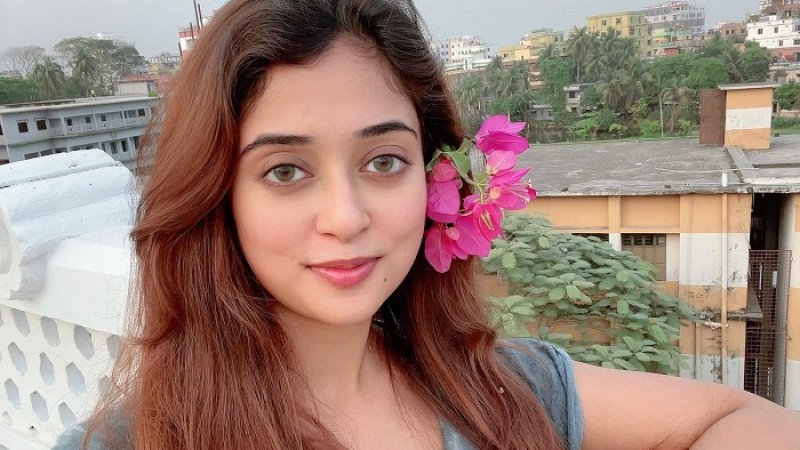 অভিষেকে ৩৩ সিনেমা হলে নায়িকা সালওয়া