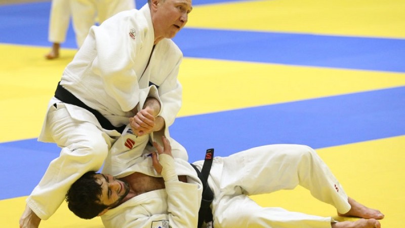 কেড়ে নেয়া হলো পুতিনের ব্ল্যাক বেল্ট