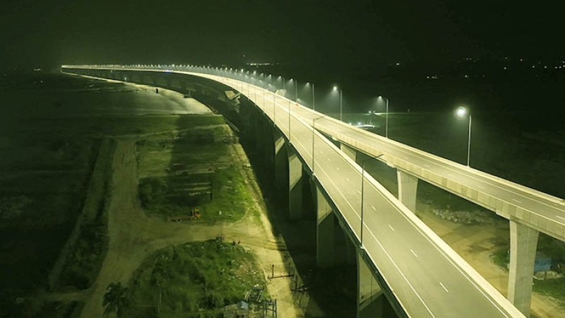 পারাপারের জন্য খুলে দেওয়া হলো পদ্মা সেতু