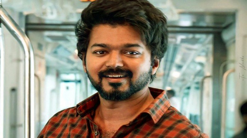 বাবা-মাসহ ১১ জনের বিরুদ্ধে মামলা করলেন বিজয়