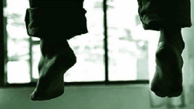 মায়ের ওপর অভিমান করে আত্মহত্যা