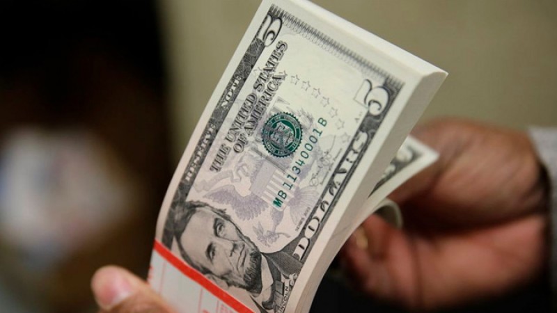 ডলারের বিপরীতে রুপির মান রেকর্ড সর্বনিম্নে