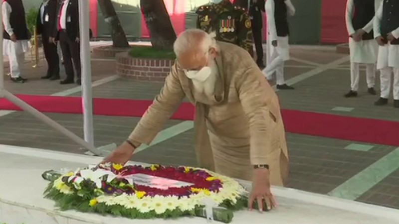 জাতির পিতার সমাধিতে শ্রদ্ধা জানাতে টুঙ্গিপাড়ায় নরেন্দ্র মোদী