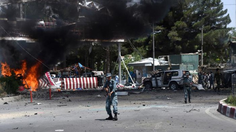 কাবুলে মসজিদের বাইরে বিস্ফোরণ, হতাহতের আশঙ্কা