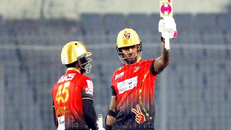 নারিনের ঝড়ে উরে গেল চট্টগ্রাম, ফাইনালে কুমিল্লা