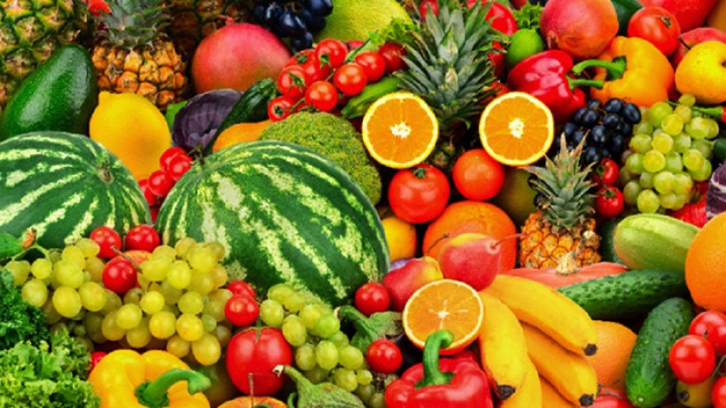 ধোয়ার পরও কোন কোন ফলে কীটনাশক থেকে যায়? কোন উপায়ে বিষমুক্ত করবেন?