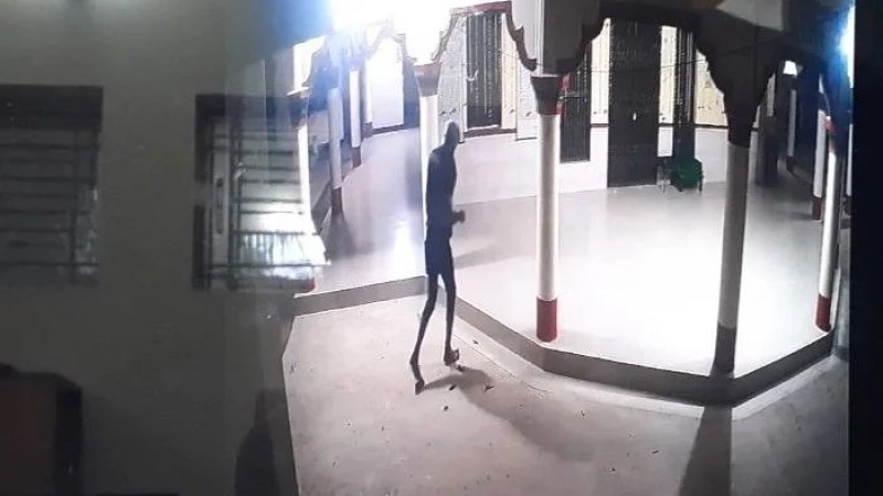 নোয়াখালীতে মন্দিরের ভেতর থেকে মূর্তি চুরি