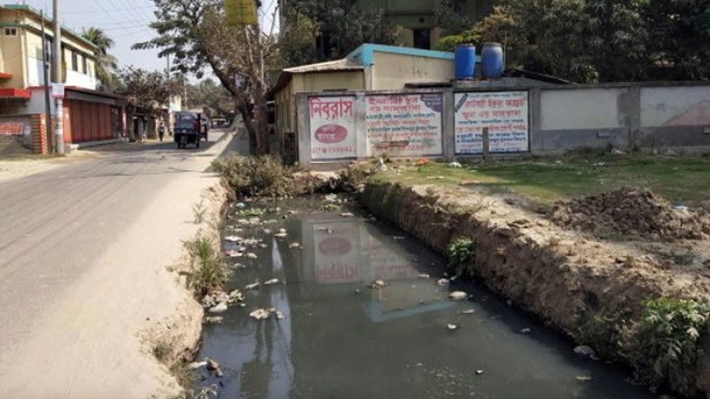 নওগাঁয় ড্রেন পরিষ্কার করতে গিয়ে মিললো মাথার খুলি