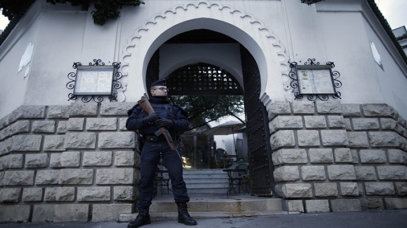 আরো ১৭টি মসজিদ বন্ধ করেছে ফ্রান্স