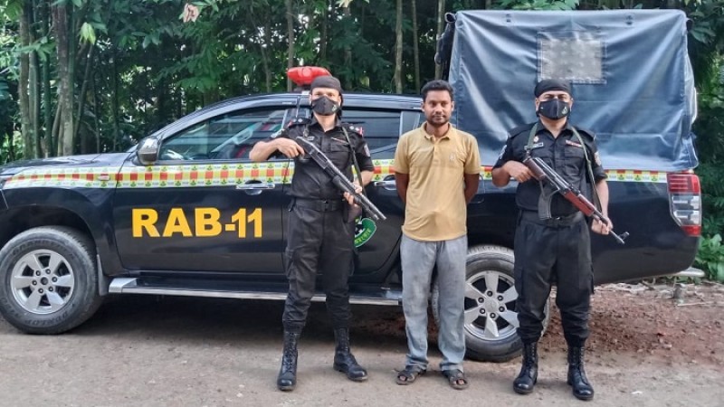 আগ্নেয়াস্ত্রসহ ১১ মামলার আসামি গুটি বাবুল গ্রেফতার