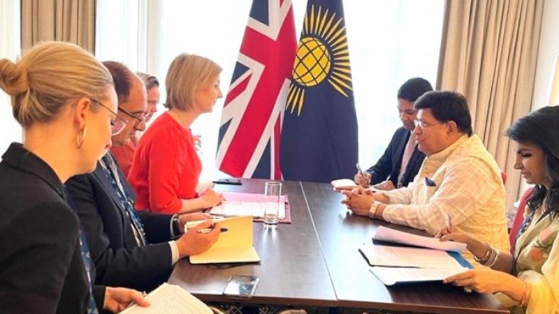 যুক্তরাজ্যকে ১ লাখ রোহিঙ্গা পুনর্বাসনের অনুরোধ জানালো বাংলাদেশ