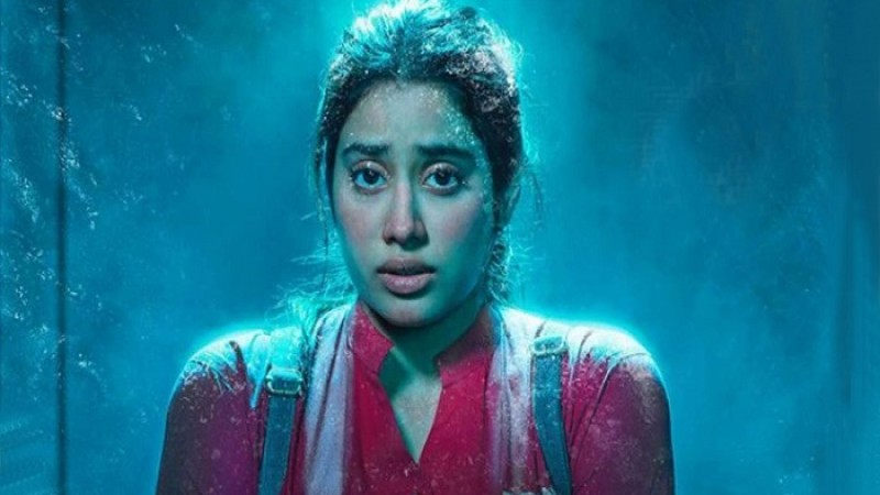 দোকানের ফ্রিজারে আটকা পড়েছেন জাহ্নবী!