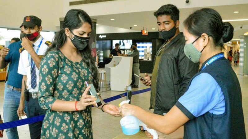 ভারতে ওমিক্রনে আক্রান্ত রোগীর সংখ্যাও প্রতিদিন বাড়ছে