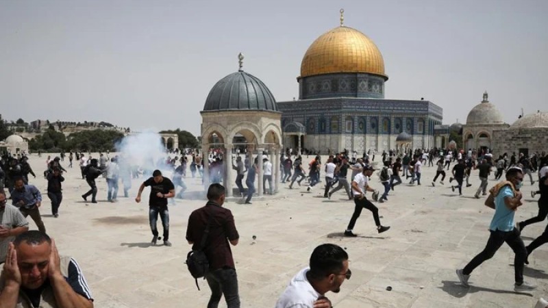 আল আকসায় ফের ইসরায়েলি পুলিশের হামলা