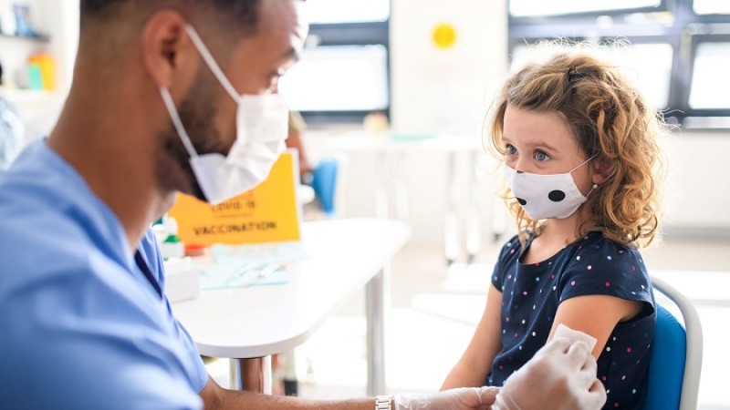 ৬ মাস বয়সী শিশুদেরও দেওয়া যাবে ফাইজারের টিকা: এফডিএ