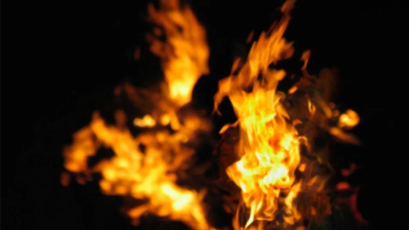 কিশোরকে ক্লাসেই জীবন্ত জ্বালিয়ে দিল সহপাঠীরা