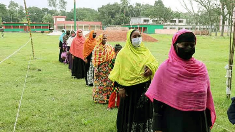 প্রথম ধাপের ২০৪ ইউপিতে ভোটগ্রহণ চলছে