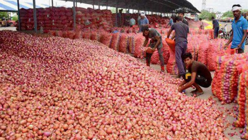 পেঁয়াজ রপ্তানির ওপর নিষেধাজ্ঞা প্রত্যাহার করলো ভারত