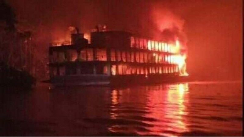 লঞ্চে অগ্নিকাণ্ডে নিহত বেড়ে ৪২, চলছে উদ্ধার অভিযান
