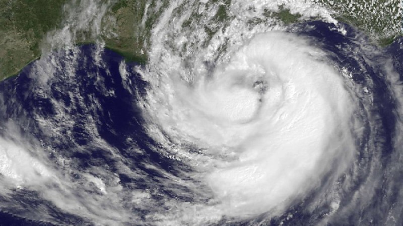 উপকূলের দিকে ধেয়ে আসছে ঘূর্ণিঝড় সিতরাং