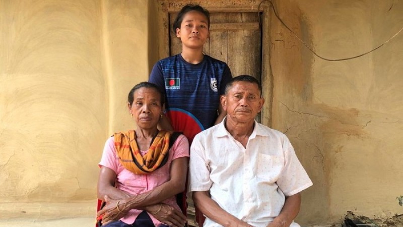 পাহাড়ের সেনারীকে ইউরোপে নিয়ে যাচ্ছে ফুটবল