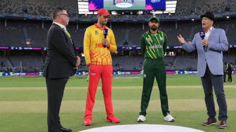 টস জিতে পাকিস্তানকে ফিল্ডিংয়ে পাঠিয়েছে জিম্বাবুয়ে