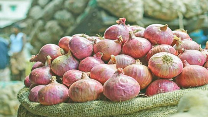 সপ্তাহের ব্যবধানে পেঁয়াজের দাম কমল কেজিপ্রতি ১৪ টাকা