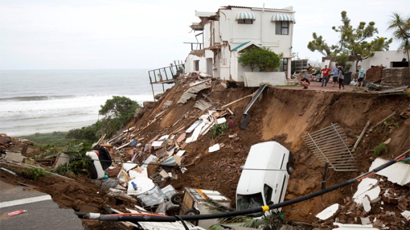 দক্ষিণ আফ্রিকায় বন্যায় মৃতের সংখ্যা বেড়ে ৩৯৫ জন