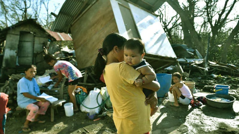লন্ডভন্ড ফিলিপাইনে নিহতের সংখ্যা বেড়ে ৩৭৫ জন