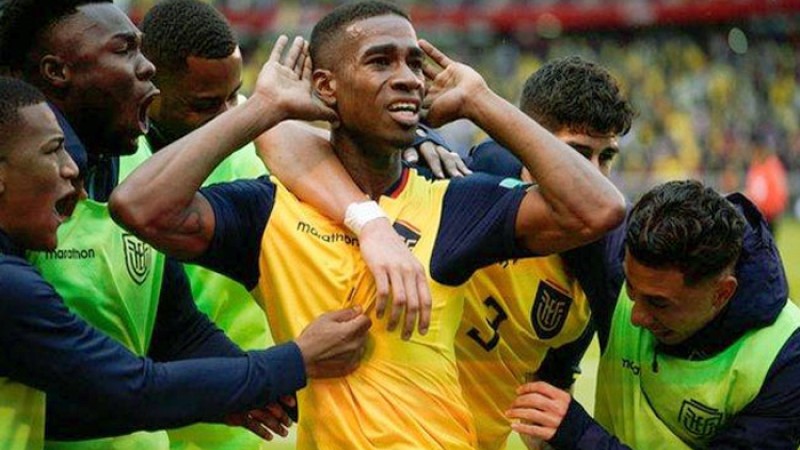 প্যারাগুয়েকে বিধ্বস্ত করল ব্রাজিল