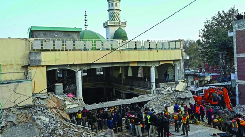 পেশোয়ারে বোমা হামলা : নিহত বেড়ে ৪৪