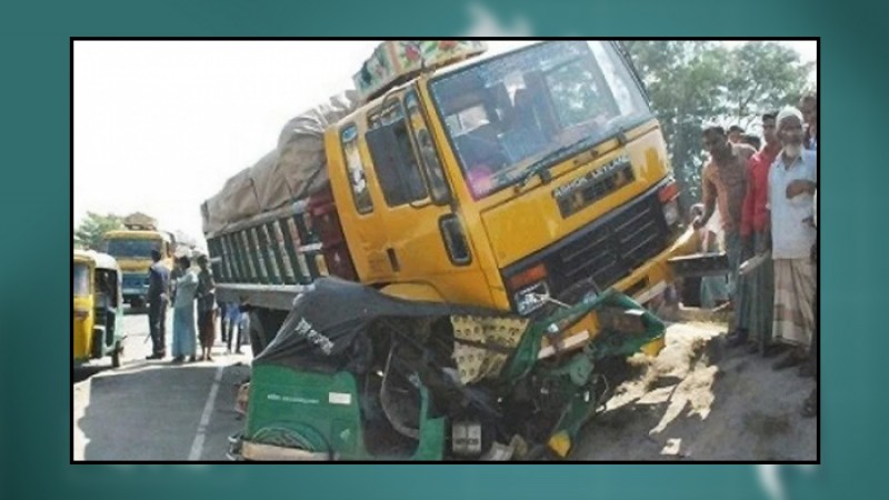 হবিগঞ্জে ট্রাকচাপায় অটোরিকশার ৬ যাত্রী নিহত