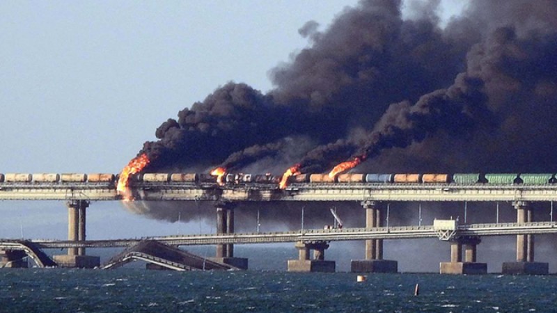ক্রিমিয়া সেতুতে বিস্ফোরণের ঘটনায় নিহত ৩