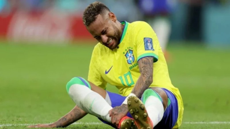 ইনজুরি নিয়ে নতুন শঙ্কা; পুরো বিশ্বকাপই খেলা হবে না নেইমারের!