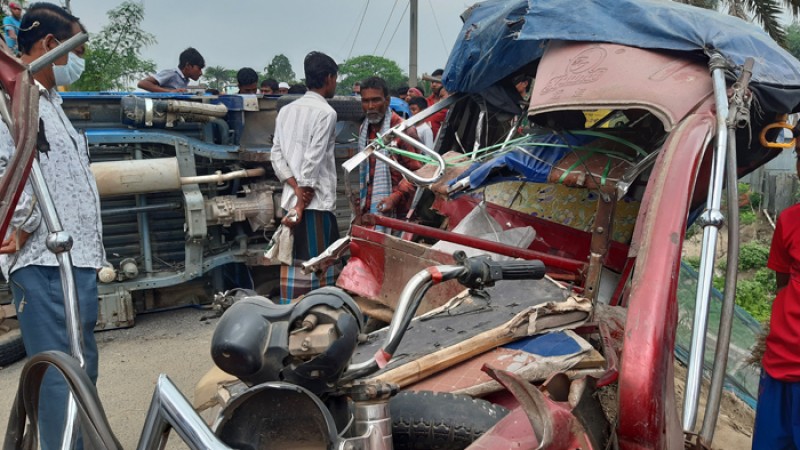 কালিহাতীতে পিকআপ-অটোরিকশার সংঘর্ষে নিহত ২