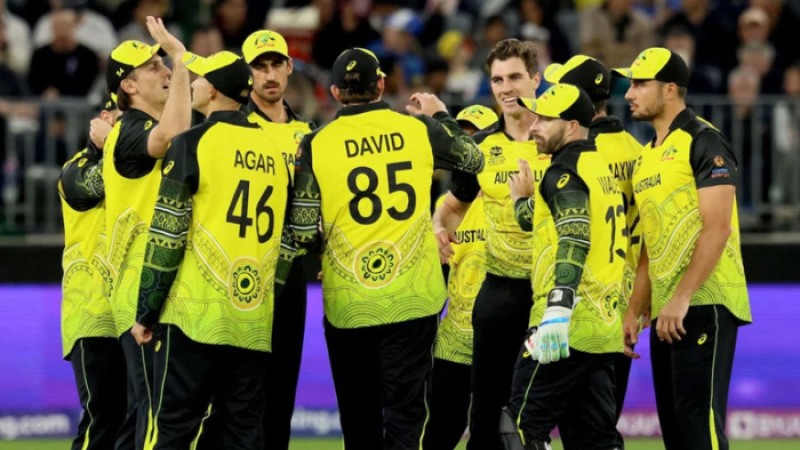 আইরিশদের ১৮০ রানের লক্ষ্য দিল অস্ট্রেলিয়া