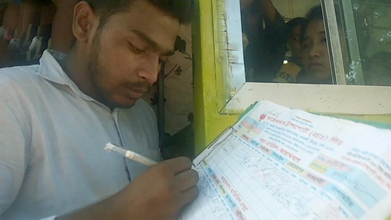 রাজধানীতে বাসে চেকার ও ওয়েবিল বাতিল