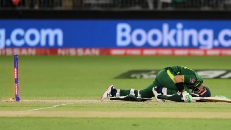 পাকিস্তানের সেমির স্বপ্নে কান্না মেখে দিল জিম্বাবুয়ে!