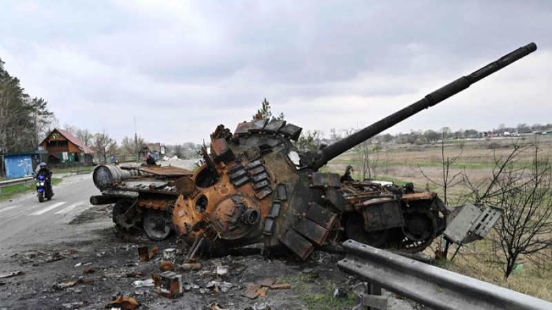 বিমান হামলায় টুকরো হয়ে গেল রাশিয়ার ৯টি ট্যাঙ্ক