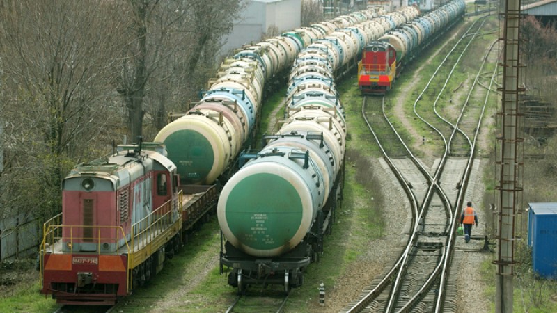 রাশিয়া থেকে দুই-তৃতীয়াংশ তেল আমদানিতে ইইউর নিষেধাজ্ঞা