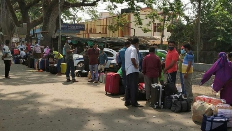 ভারতের পেট্রাপোলে আটকা পড়েছে কয়েকশ বাংলাদেশি