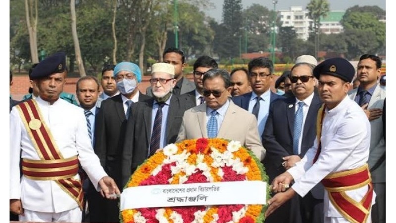 জাতীয় স্মৃতিসৌধে শহীদদের প্রতি প্রধান বিচারপতির শ্রদ্ধা