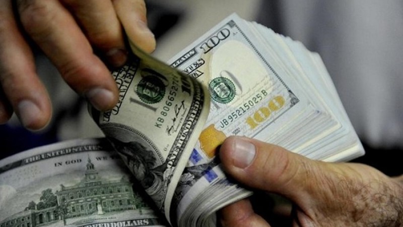 ঠেকানো যাচ্ছে না টাকার মান