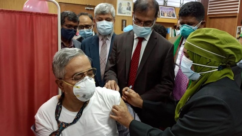 টিকা নেওয়ার পর কাজ করছি, সমস্যা হচ্ছে না: প্রধান বিচারপতি