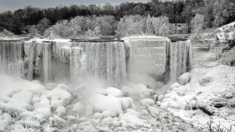 জমে গেছে নায়াগ্রা জলপ্রপাত