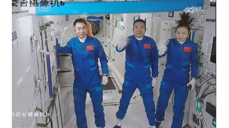 মহাকাশে ১৮৩ দিন কাটিয়ে পৃথিবীতে ফিরলেন তিন চীনা নভোচারী
