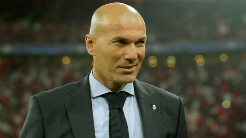 রিয়ালের কোচের পদ থেকে সরে গেলেন জিদান