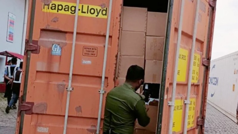 চট্টগ্রাম বন্দরে আরও ২ কনটেইনার বিদেশি মদ জব্দ