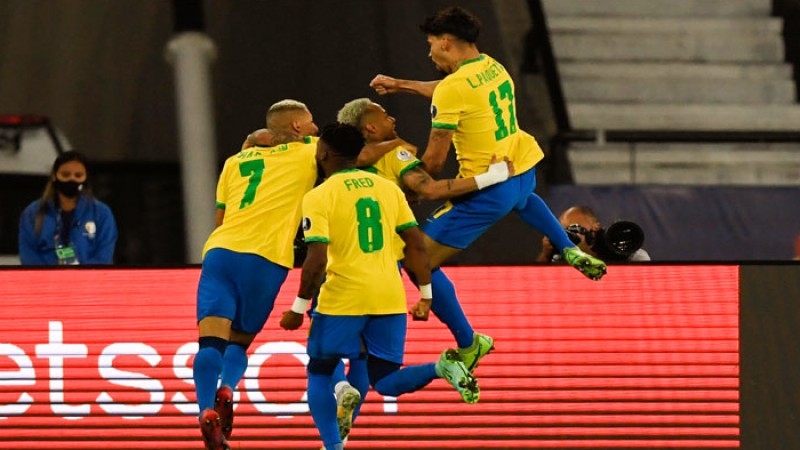 চিলিকে হারিয়ে সেমিফাইনালে ব্রাজিল